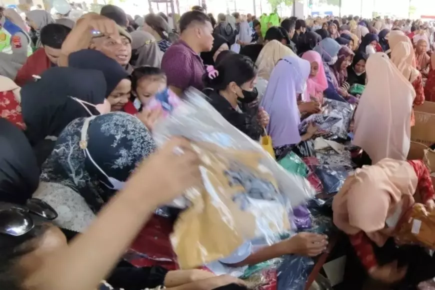 Pakaian Pantas Pakai Seharga 15 Ribuan Diserbu Ratusan Warga Banjarnegara