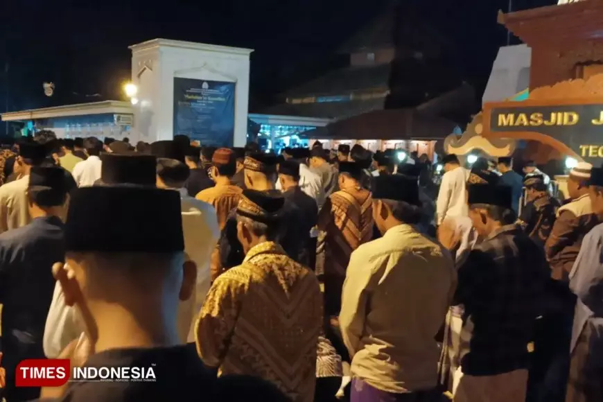 Ribuan Jemaah Banjiri Masjid Tegalsari Ponorogo, Jemput Keberkahan Akhir Ramadan