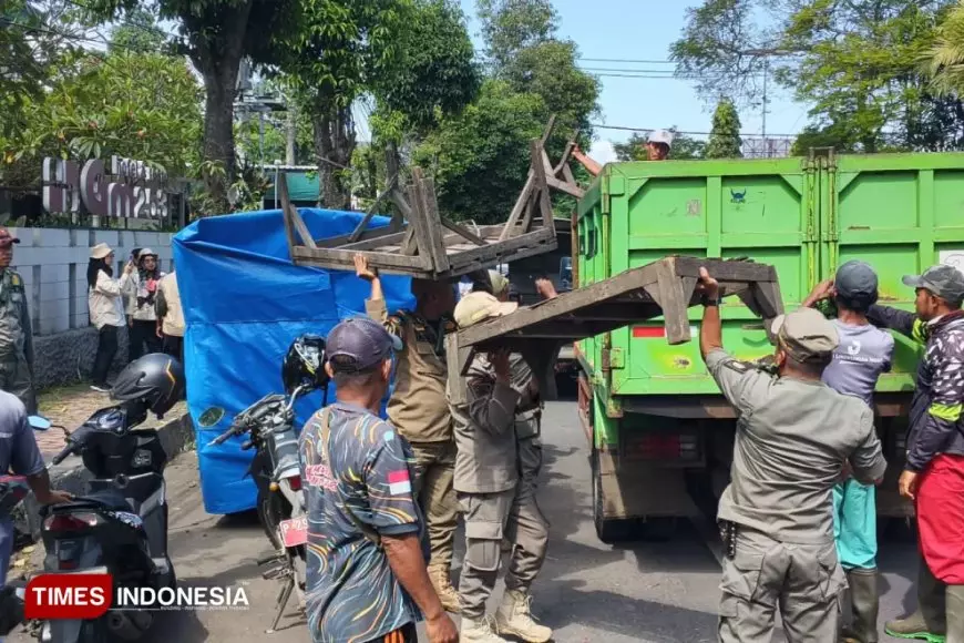 Satgas ITR Jember Tertibkan Kawasan Segitiga Emas dari PKL