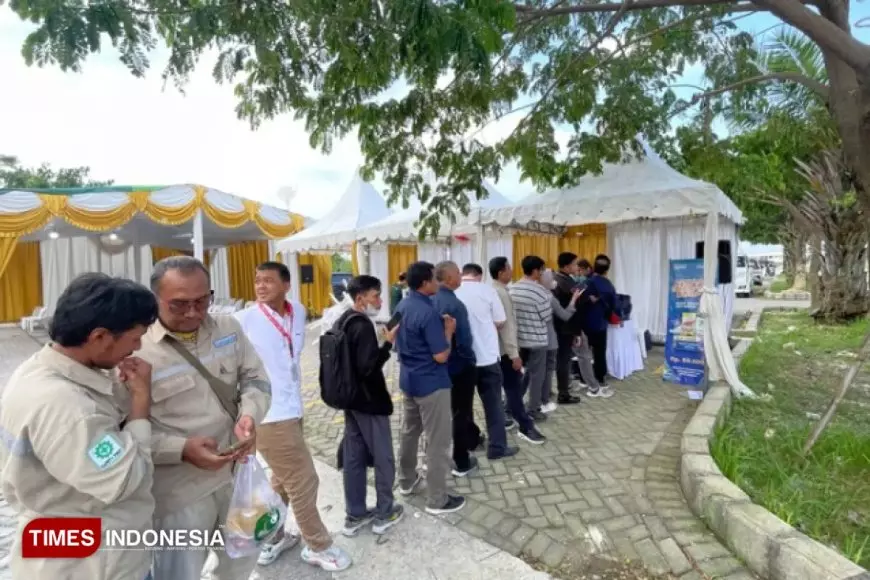 Warga Gresik Manfaatkan Bazar Ramadan JIIPE untuk Berburu Sembako Murah