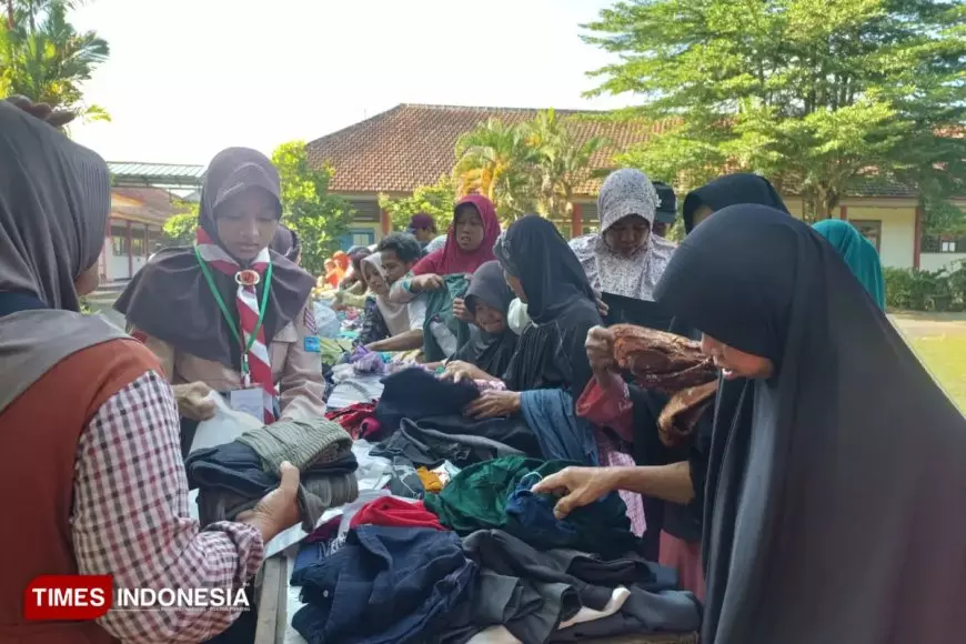 Ramadan Penuh Kepedulian, SMPN 1 Borobudur Bagikan Zakat dan Sembako