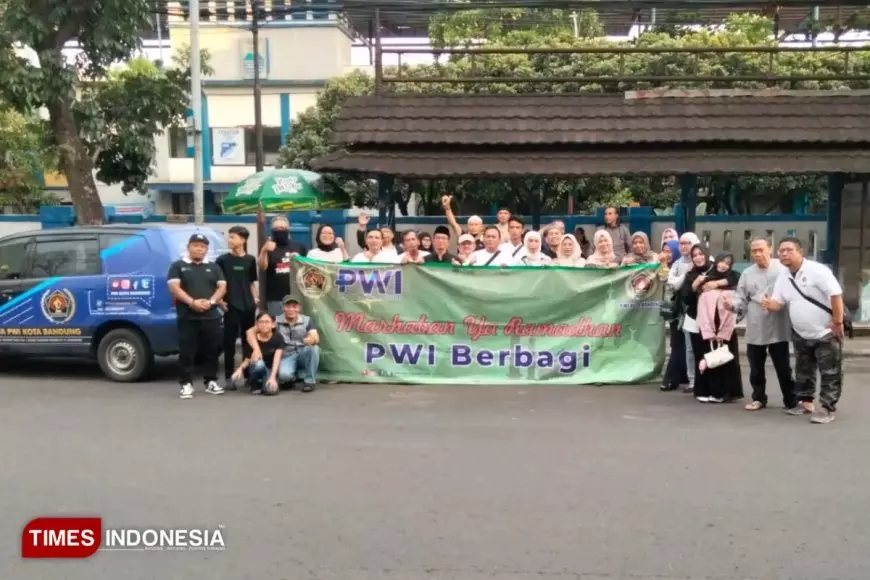 Pokja PWI Bandung Konsisten Tebar Takjil untuk Masyarakat
