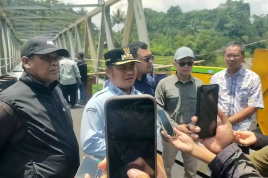 Target Kembali Molor, Bupati Tegal Ischak Maulana Kecewa Jembatan Kalierang Tak Kunjung Rampung