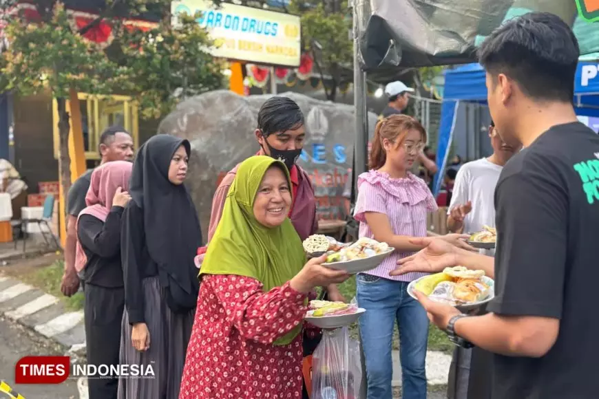 Di Balik 99 Ribu Porsi Buka Puasa Unesa, Ada Kerja Keras Relawan dan Geliat UMKM