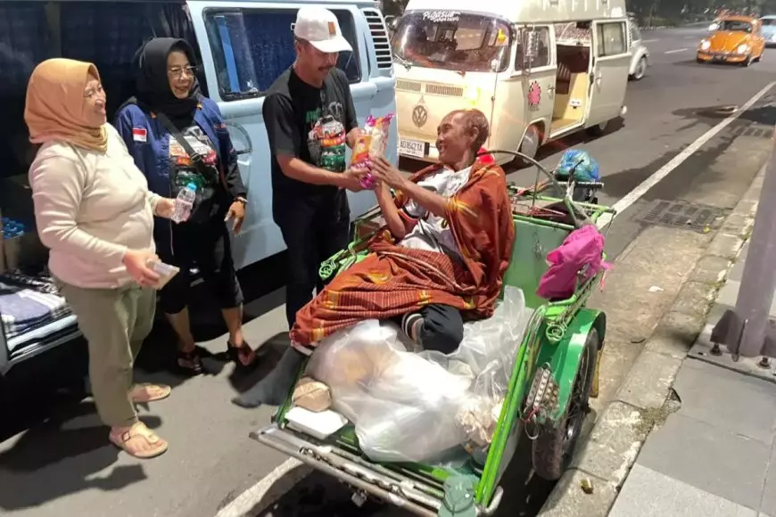 Ngalap Berkah Ramadan, Komunitas VW Jatim Bagikan 770 Nasi Bungkus dan Sembako