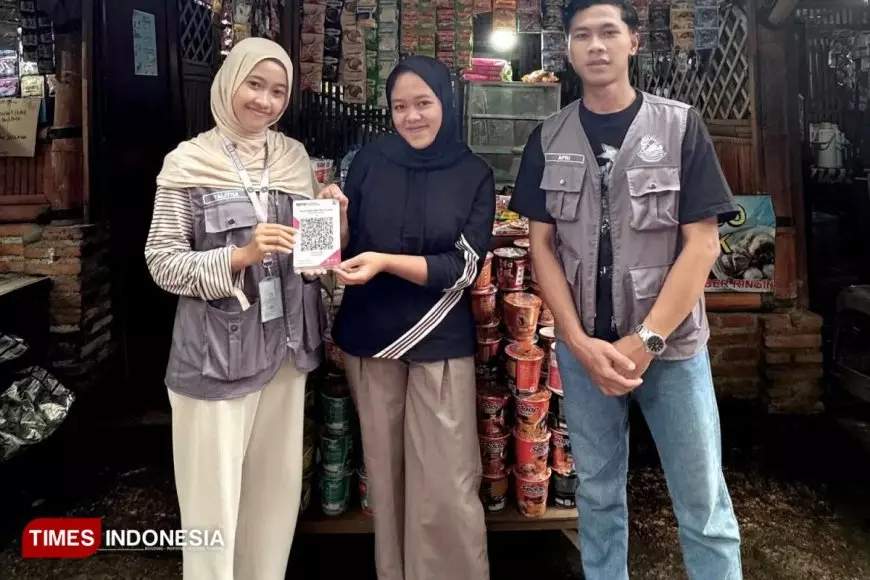 Mahasiswa KSM-T UNISMA Realisasikan QRIS untuk UMKM