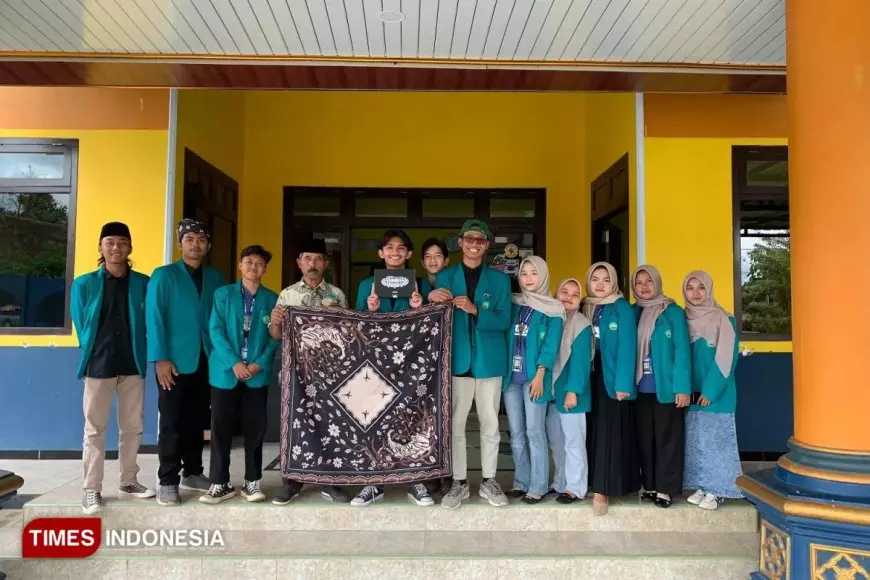 Mahasiswa KSM-T Universitas Islam Malang Hadirkan Batik Perdana Desa Wonoayu dalam Bentuk Udeng