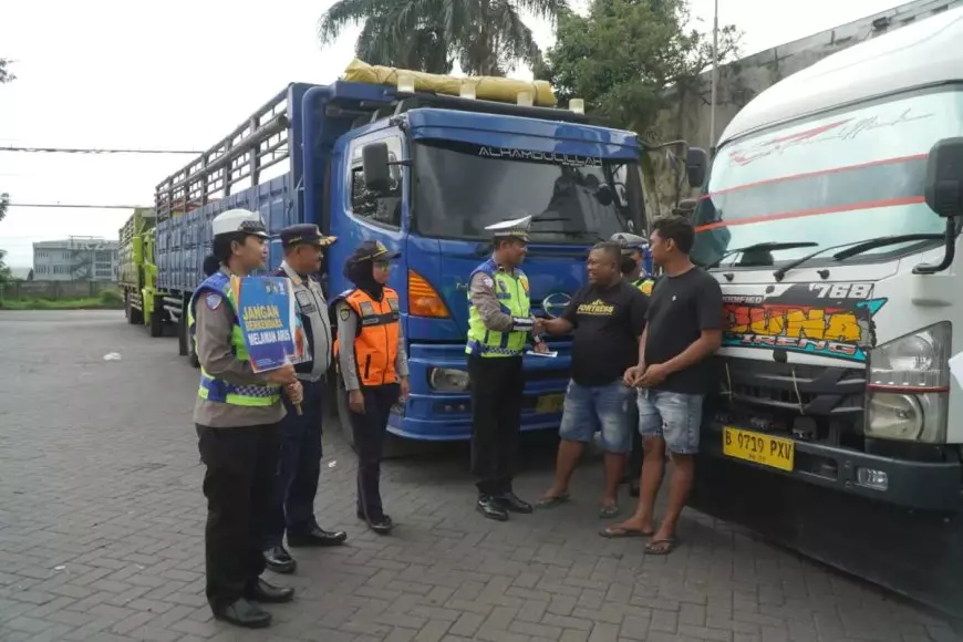 Polres Malang Tertibkan Truk Sumbu 3 untuk Kelancaran Mudik Lebaran dengan Pembatasan