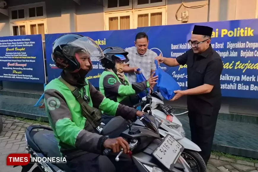 Jelang Idul Fitri, Ratusan Pengemudi Ojol di Gresik dapat Bingkisan Lebaran