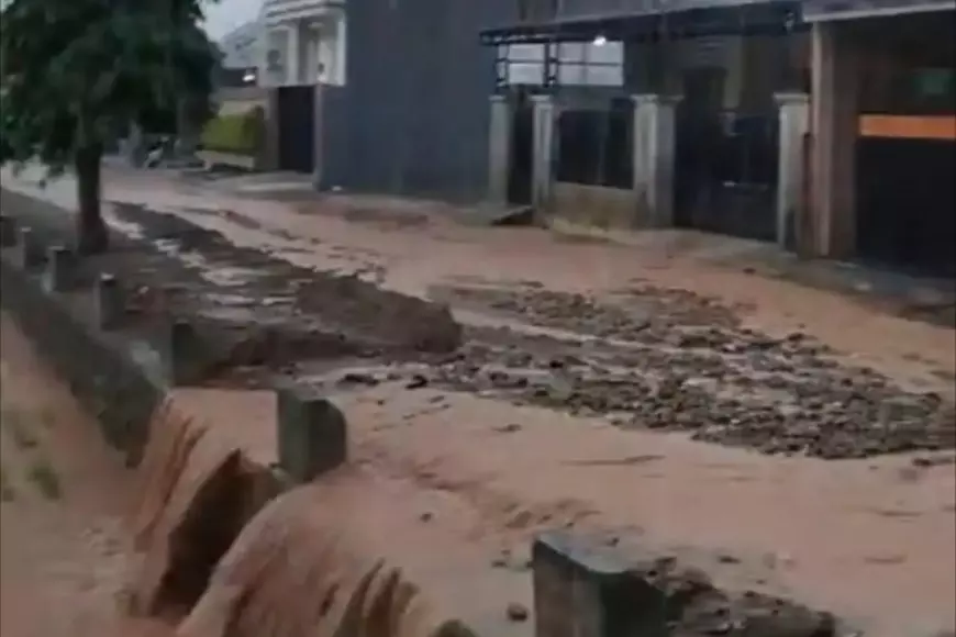 Warga Perumahan Kota Banjar Keluhkan Banjir Lumpur dan Jalan Rusak Imbas Proyek Pengerukan