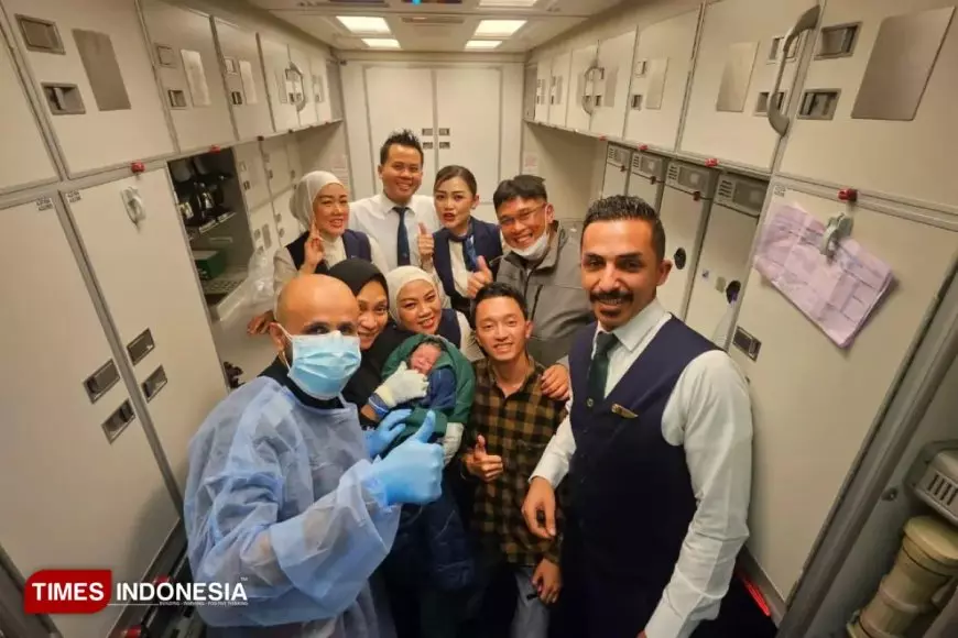 Detik-Detik Persalinan Darurat di Pesawat, Alumni Unmuh Jember Bantu Selamatkan Ibu dan Bayi
