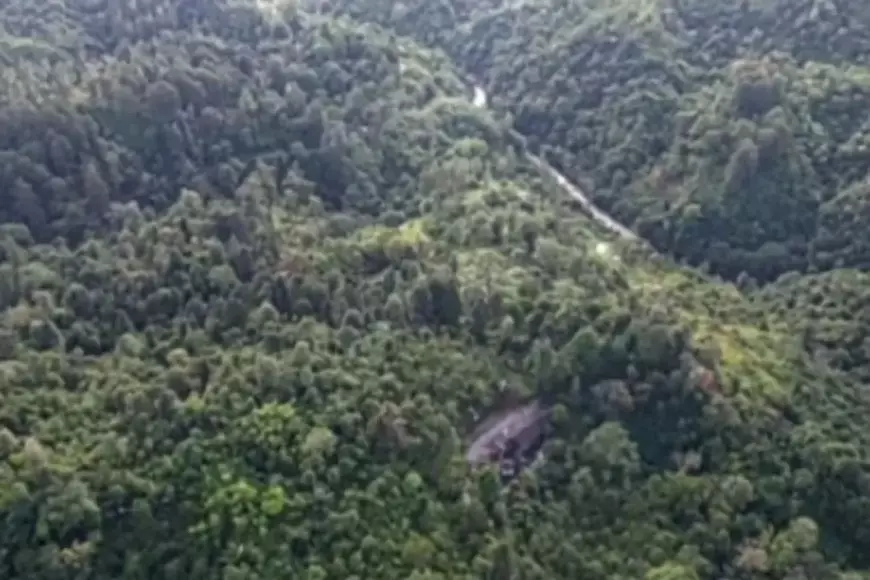 Menelusuri Sisi Kelam dan Magis Jalur Legendaris Gunung Gelap Garut