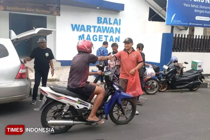 Lewat Aksi Bagi Takjil, PWI Magetan Tegaskan Peran Pers Sebagai Corong Masyarakat
