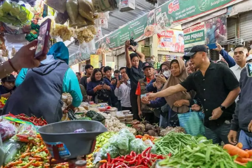 Jelang Lebaran, Gubernur Jateng Sidak Pasar Sragen: Harga Stabil, Stok Aman